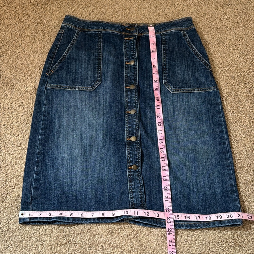 Liz Claiborne Dark Wash Jean Knee Skirt - Picture 6 of 7